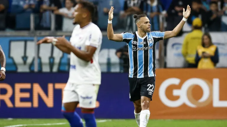 Onde assistir Grêmio x Fortaleza pelo Brasileirão 2025: prováveis escalações, desfalques e retrospecto
