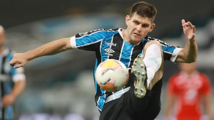 Grêmio sinaliza renovação de contrato com Kannemann e não agrada torcedores: “Não sabem encerrar ciclos” Grêmio sinaliza renovação de contrato com Kannemann e não agrada torcedores: “Não sabem encerrar ciclos”