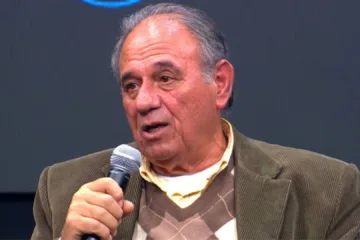 Denis Abrahão, pré-candidato à presidência do Grêmio, questiona utilização da base: “Pra que contratar Arezo se tem Jardiel?”
