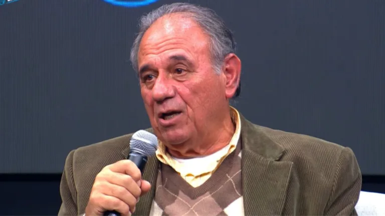 Denis Abrahão, pré-candidato à presidência do Grêmio, questiona utilização da base: “Pra que contratar Arezo se tem Jardiel?”