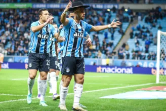 Comemoração 'gaúcha' de Braithwaite na vitória contra o Fortaleza