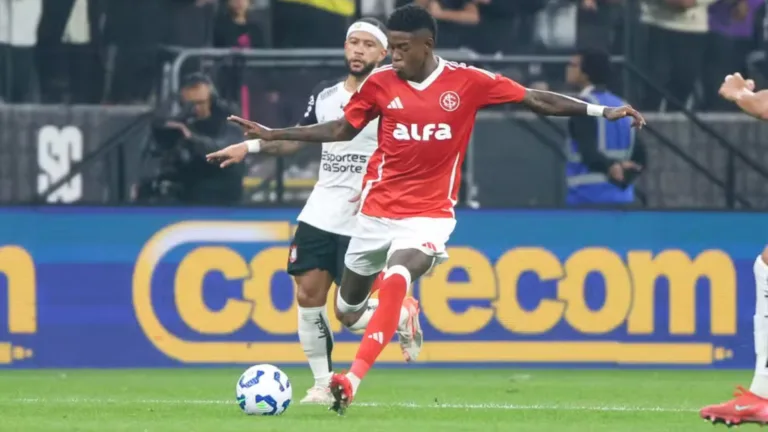 Vitão recebe efeito suspensivo, poderá jogar contra o Vitória e torcedor brinca: “Quem disse que não vai ter reforço?”