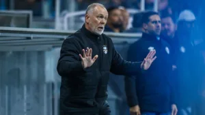 Guerrinha elogia crescimento do Grêmio, mas deixa alerta para Mano Menezes: “Ainda não é confiável”