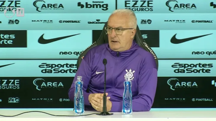 Dorival Júnior comemora gol de Memphis e fim das polêmicas do holandês: “Foi um período muito complicado” Dorival Júnior comemora gol de Memphis e fim das polêmicas do holandês: “Foi um período muito complicado”