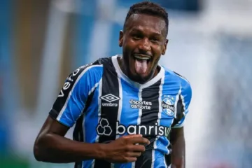 Edenilson, do Grêmio, conquista primeiro título pela dupla Gre-Nal com a Recopa Gaúcha 2025