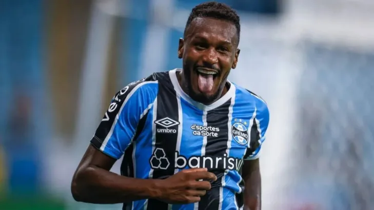 Edenilson, do Grêmio, conquista primeiro título pela dupla Gre-Nal com a Recopa Gaúcha 2025 Edenilson, do Grêmio, conquista primeiro título pela dupla Gre-Nal com a Recopa Gaúcha 2025