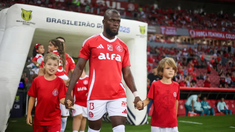 Torcedores do Internacional cobram saída de Enner Valencia e indicam Pedro Raul, do Ceará: “Não dá mais”