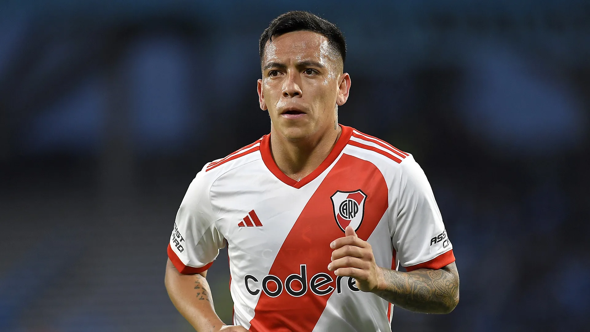 Flamengo mantém interesse em Esequiel Barco e define valor de nova oferta