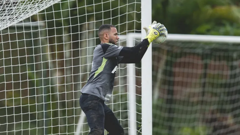 Everson se diz ‘identificado’ com o Atlético-MG e revela importância do time na carreira: “Reconquistei a alegria” 