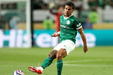 Fabrizio Romano revela Benfica em “missão no Brasil” por Richard Rios, do Palmeiras, após Roma desistir do negócio