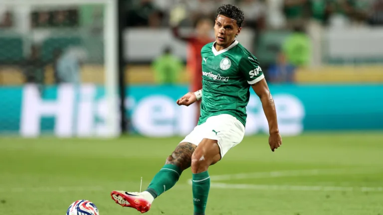 Fabrizio Romano revela Benfica em “missão no Brasil” por Richard Rios, do Palmeiras, após Roma desistir do negócio