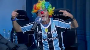 Farid se veste de palhaço após eliminação do Grêmio na Sul-Americana: “A culpa é de Mano Menezes”