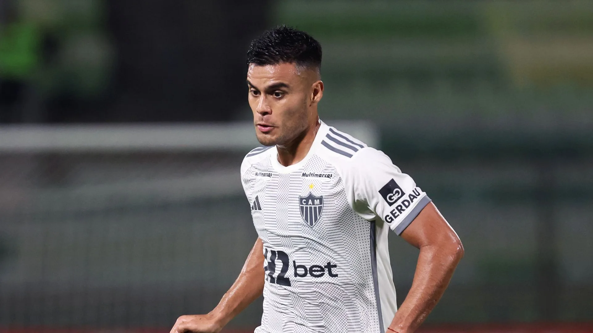 Fausto Vera recusa investida do River Plate e Lucas Tanaka explica: “Recebe salário alto no Atlético-MG”