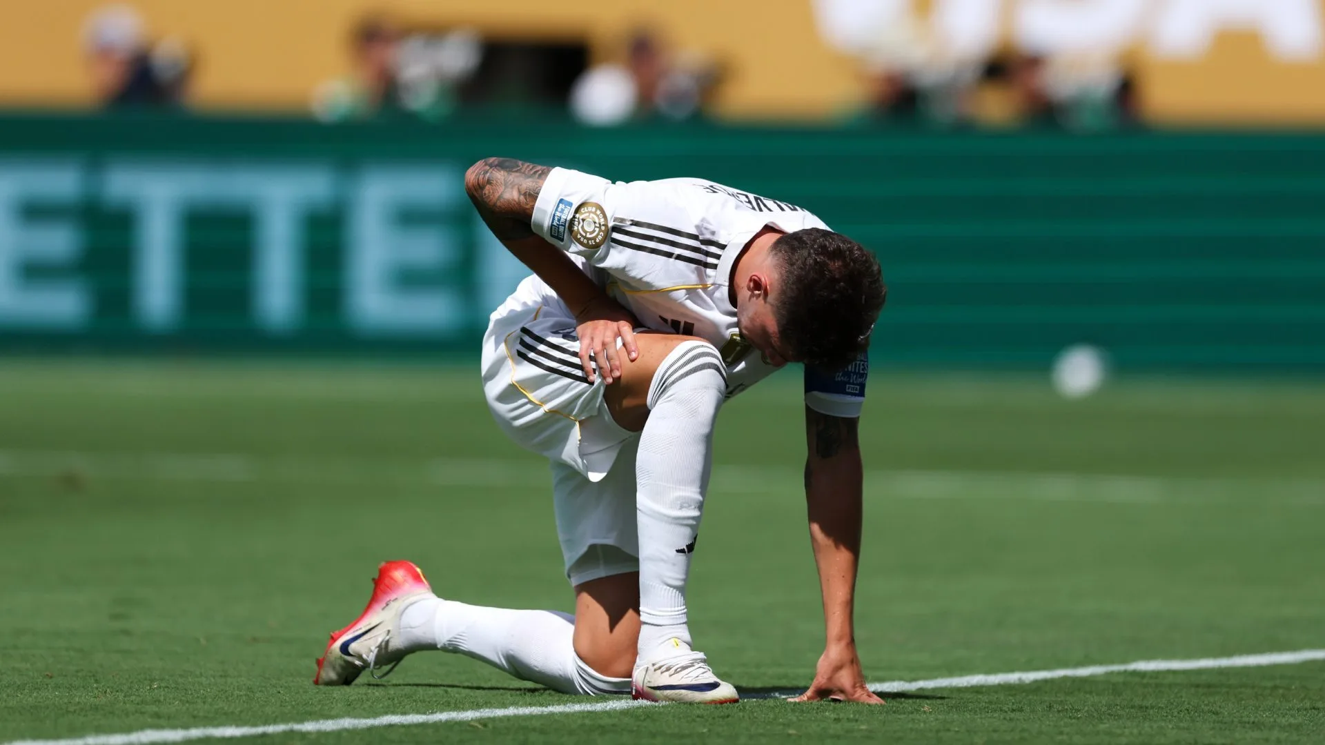 Transmissão da TV Globo flagra jogadores do Real Madrid incrédulos com massacre do PSG: “Todo mundo de cabeça baixa”