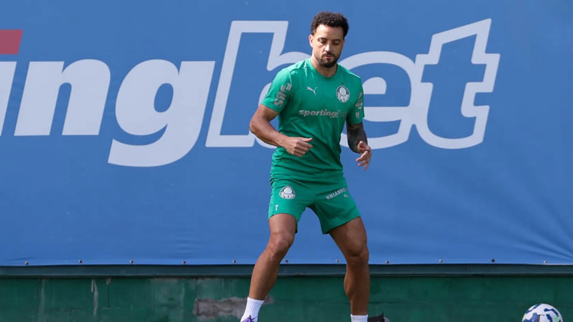 Palmeiras treina com Felipe Anderson em campo e dá sequência aos preparativos para duelo contra o Corinthians