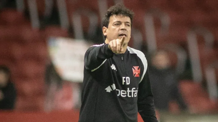 Pedrosa reprova teimosia de Fernando Diniz com escalação de João Victor: “Não tem clima para continuar no Vasco” Pedrosa reprova teimosia de Fernando Diniz com escalação de João Victor: “Não tem clima para continuar no Vasco”
