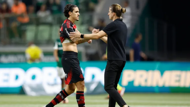 Léo Condé, técnico do Ceará, opina sobre comentários de Filipe Luís após problemas de Pedro: “Tem muita personalidade”