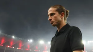 Flamengo quer renovar com Filipe Luís e Nicola ressalta preocupação: “Menor salário entre os técnicos de clubes grandes”