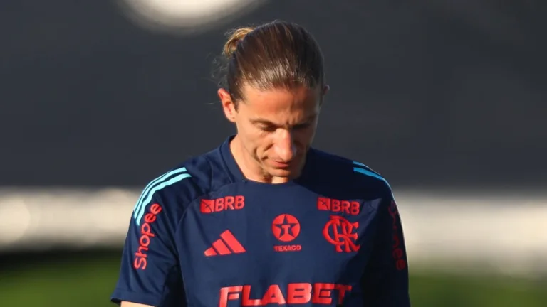 Após Mundial, Filipe Luís deve tratar renovação com o Flamengo; futebol europeu está interessado no técnico