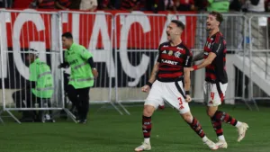 Flamengo dispara como o time com mais chance de título do Brasileirão; Palmeiras ultrapassa Cruzeiro e Bahia encosta