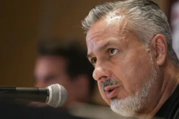 Flamengo terá que pagar multa de R$ 2 milhões se demitir José Boto em meio à turbulência