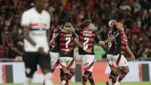 Flamengo vence São Paulo no Brasileirão com direito a “lei do ex” de Luiz Araújo