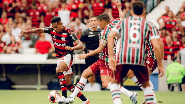 Onde assistir Flamengo x Fluminense  no Brasileirão: escalações, desfalques e retrospecto