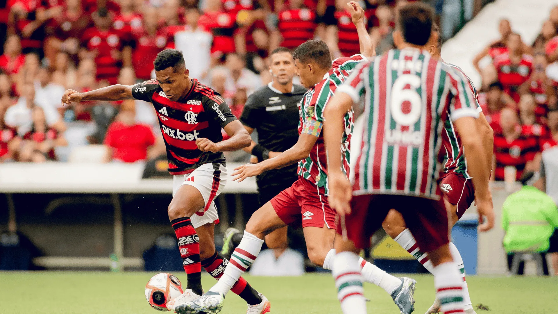 Onde assistir Flamengo x Fluminense  no Brasileirão: escalações, desfalques e retrospecto