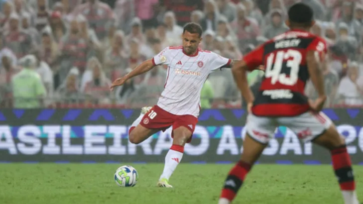 Baldasso reprova pressão do Internacional contra o Flamengo no Maracanã: “Não somos o Bayern” Baldasso reprova pressão do Internacional contra o Flamengo no Maracanã: “Não somos o Bayern”