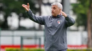 São Paulo não terá Luciano suspenso e Crespo tem Lucas Ferreira como dúvida diante do Flamengo no Brasileirão