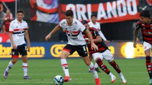 Onde assistir Flamengo x São Paulo no Brasileirão: escalações, desfalques e retrospecto