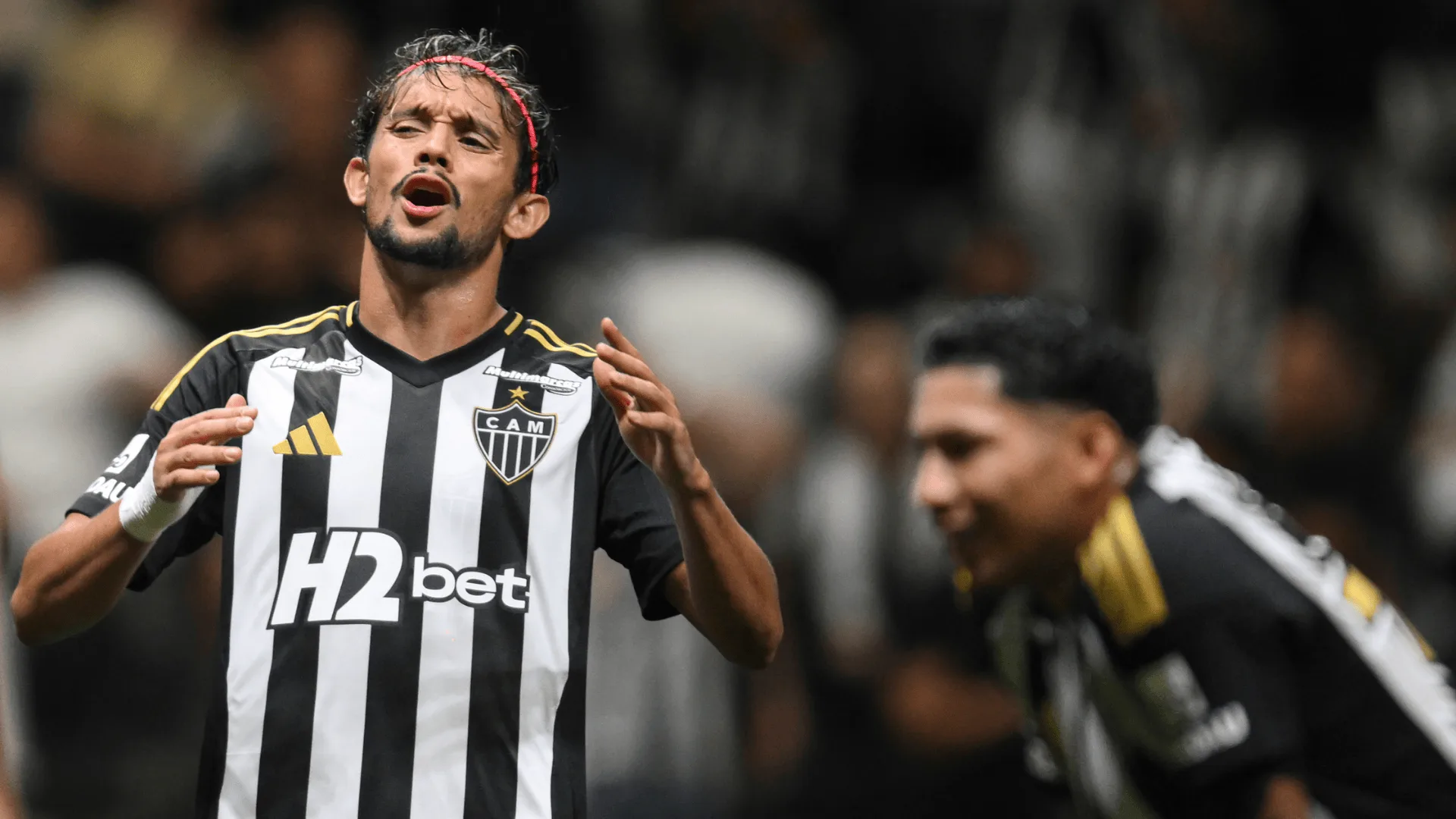 Flávio Prado aprova ação de jogadores do Atlético-MG após atraso de salários: “Passividade ajuda aos calotes”