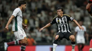 Fluminense e Atlético-MG seguem sem pontuar no Brasileirão pós-Mundial e Flamengo é o novo líder no período