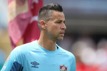 Fábio evita golaço do Al-Hilal e torcida do Fluminense exalta: “Um dos melhores em atividade”