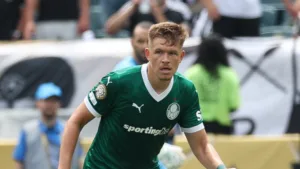 Emprestado ao Palmeiras, Bruno Fuchs está liberado para enfrentar o Atlético-MG; Verdão pagou taxa de utilização