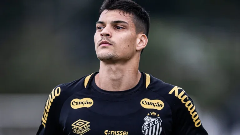 Craque Neto exalta Gabriel Brazão no Santos e dispara: “Se eu fosse o Palmeiras, eu compraria”
