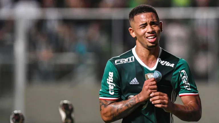 Gabriel Jesus aparece de cabelo verde e torcedores do Palmeiras se animam: “Só não enxerga quem não quer”