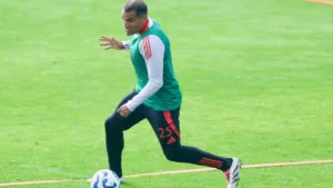 Roger Machado, do Internacional, comemora “reforço” do zagueiro Gabriel Mercado, recuperado de grave lesão no joelho