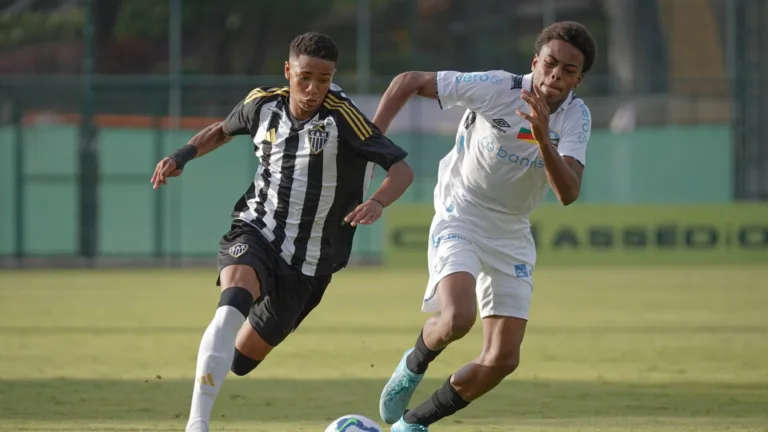 Promessa da base do Atlético-MG, Gabriel Veneno fala de primeiros treinos no profissional: “Dudu conversou bastante comigo”