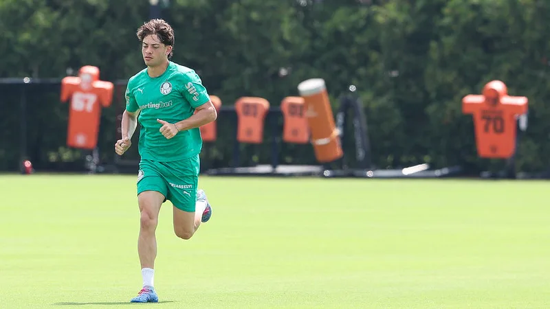 Massini escala time ideal do Palmeiras contra o Chelsea no Mundial de Clubes: “Giay vem para ser o terceiro zagueiro”