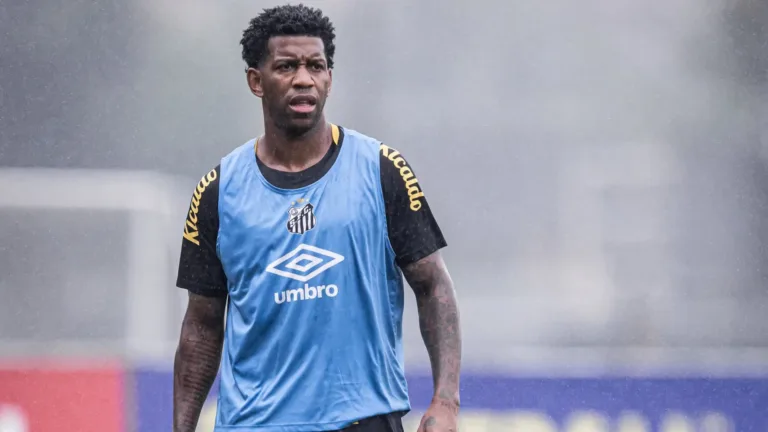 Gil volta a treinar no Santos e Lucas Musetti crava: “Zagueiro não é prioridade no mercado”