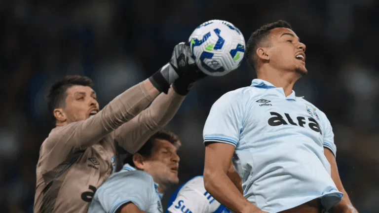 Grêmio hoje tem mais chance de rebaixamento do que vaga na Libertadores na classificação do Brasileirão