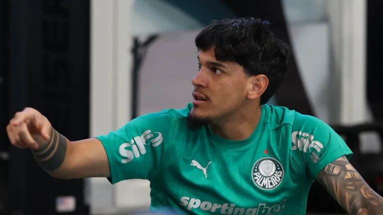 Palmeiras terá pelo menos duas alterações na escalação contra o Chelsea no Mundial; zaga e lateral mudam