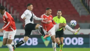 Internacional não joga bem contra o Vasco e preocupa para decisão contra o Flamengo na Libertadores