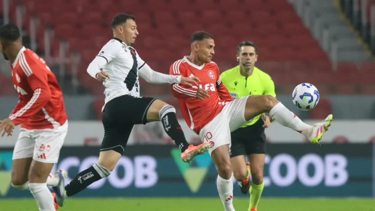 Internacional não joga bem contra o Vasco e preocupa para decisão contra o Flamengo na Libertadores
