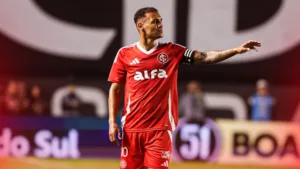 Internacional ofusca Neymar, vence o Santos e torcedores se revoltam com Cléber Xavier: “Não dá mais”