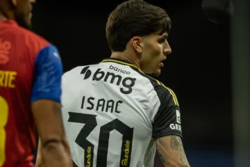 Isaac manda recado à torcida depois de primeiro jogo em retorno ao Atlético-MG: “Vamos seguir em frente” 