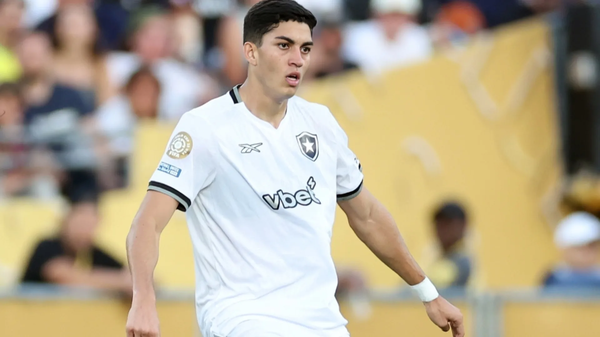 Botafogo conclui venda de Jair por R$ 76 milhões e valor revolta torcedores: “Incrível o amadorismo dessa gestão”