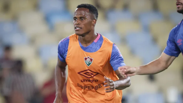 Jhon Arias se despede do Fluminense após fechar com o Wolverhampton e emociona torcedores: “Ídolo dessa instituição”