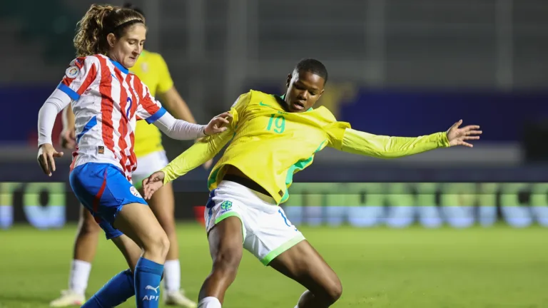 Jhonson, atacante da seleção brasileira feminina, fala sobre o momento da sua carreira: “Não quero acelerar nada”
